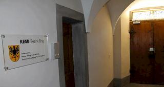 Die Kindes- und Erwachsenenschutzbeh&ouml;rden sollen effizienter werden, indem die Anzahl Kesb-Stellen im Wallis reduziert werden. 

