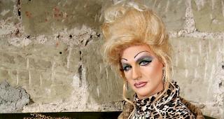 Clausette la Trine ist die bekannteste Draq Queen von Bern. 