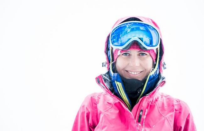 Die Alpinistin Natascha Knecht stellt am Donnerstag in Zermatt die Bergführerlegende Melchior Anderegg vor.