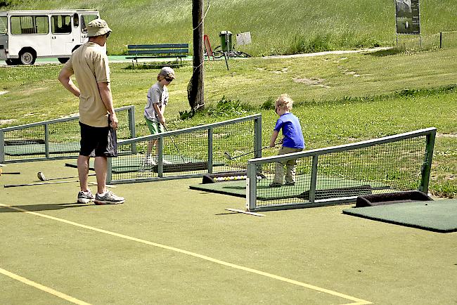 Gegen die Driving Range in Saas-Fee wurde eine Anzeige eingereicht. Das Verfahren läuft.