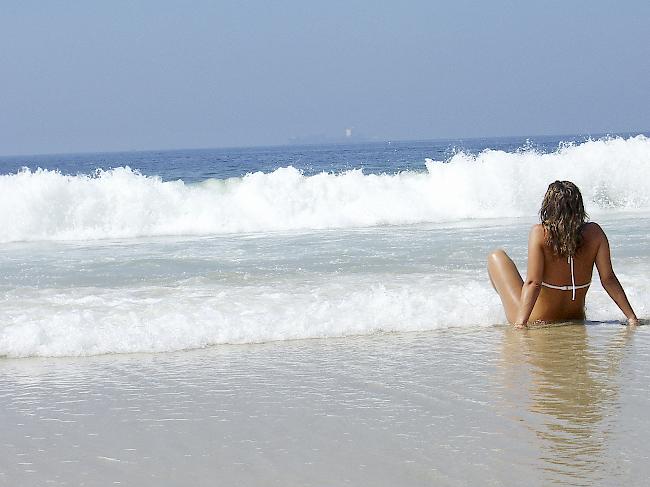 Heisser Strand. Ab Mai liegen Walliser in zweieinhalb Stunden an den Stränden Mallorcas.