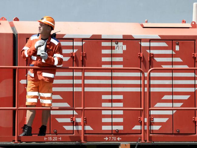 SBB-Güterzug (Cargo) im Rheinhafen in Basel (Archivbild)