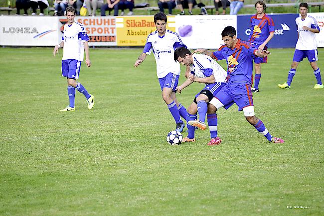 Samuel Schnydrig, Jonas Walker und Samuel Pfammatter (v.l.) vom FC Lalden.