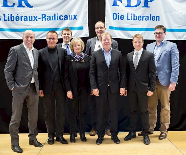 Die Kandidaten von links nach rechts: Jean-René Germanier, Léonard Bender, Xavier Mottet, Iris Kündig Stoessel, Patrick Planche, Pierre-Alain Grichting, Philippe Nantermod und Vincent Riesen.