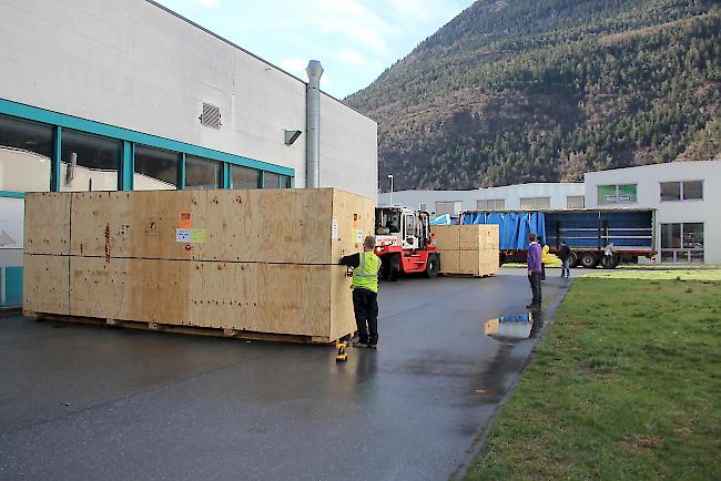 Impressionen von der Anlieferung und Installation der neuen Druckmaschine