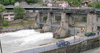 Eines von &uuml;ber 1800 Fischwanderhindernissen im Wallis: Die Wasserfassung in Susten.