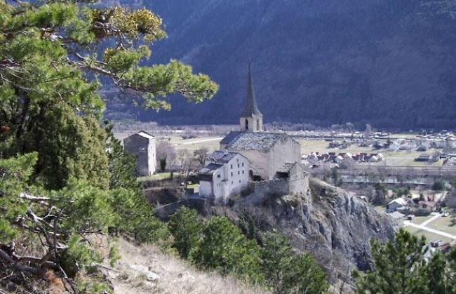 Die Burgkirche von Raron