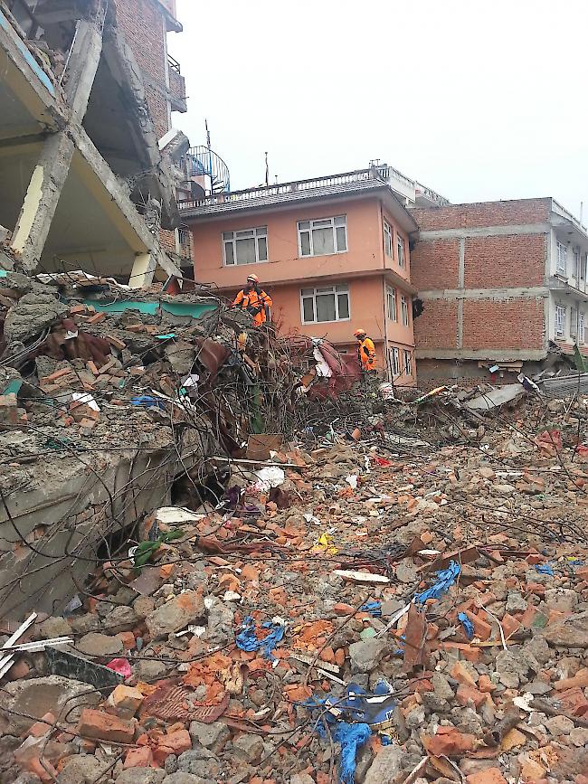 Impressionen des zerstörten Kathmandu, aufgenommen während des REDOG-Einsatzes.