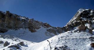 Lawinenschutznetze und Lawinensprenganlage auf dem Wysse Schijen, Randa.