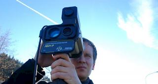 Messung im Oberwallis. Mehrere Automobilisten wurden verzeigt (Symbolbild).