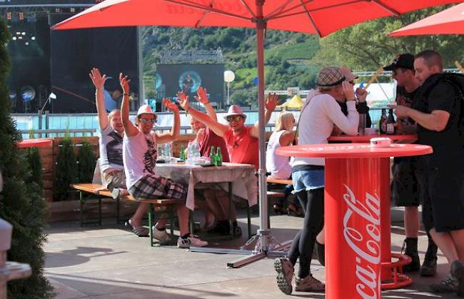 Ausgelassene Stimmung im Backstage-Bereich