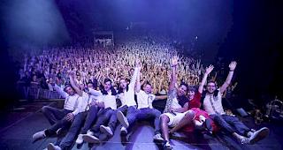 &laquo;Klisch&eacute;e&raquo; rockten den Schweizer Festival-Sommer und begeben sich im November mit drei Gastmusikern auf Winter-Tour.