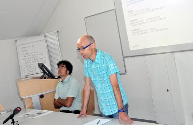 Daniel Mettler von AGRIDEA  (links) und Gérald Dayer als Vertreter des Kantons Wallis präsentierten den Bericht zur Schafalpplanung.