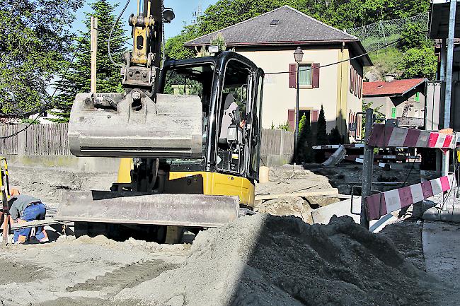 Baustelle. Hier hindurch führt der Schulweg der Primarschüler und Kindergärtner.