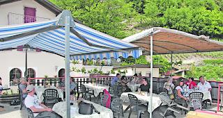 Tradition. Seit vielen Jahren besucht die Gruppe aus dem Thurgau Weinkeller im Wallis.  