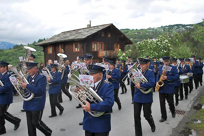 Gute Gastgeber. Musikanten der Musikgesellschaft «Alpenrose» Unterbäch.