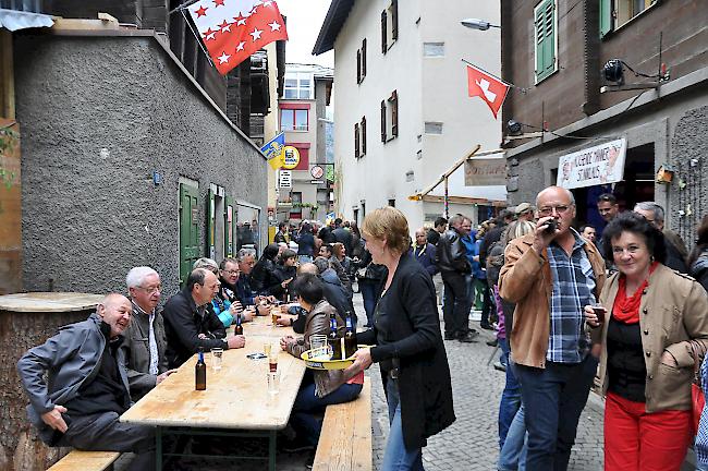 Festbetrieb in den Dorfgassen.