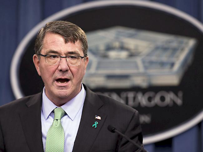 Kein Lob für irakische Soldaten: US-Verteidigungsminister Ash Carter (Archiv)