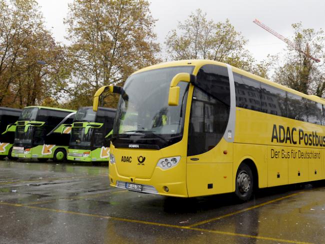 Per Fernbus reisten die Flüchtlinge aus Mailand über die Schweiz nach Deutschland ein. (Archiv)