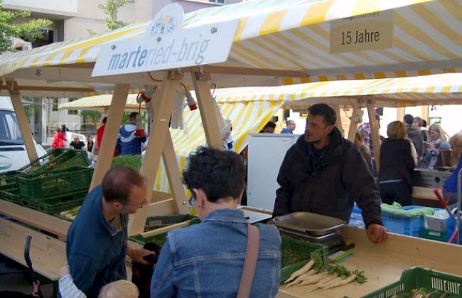 Marktanbieter mit frischen und einheimischen Produkten