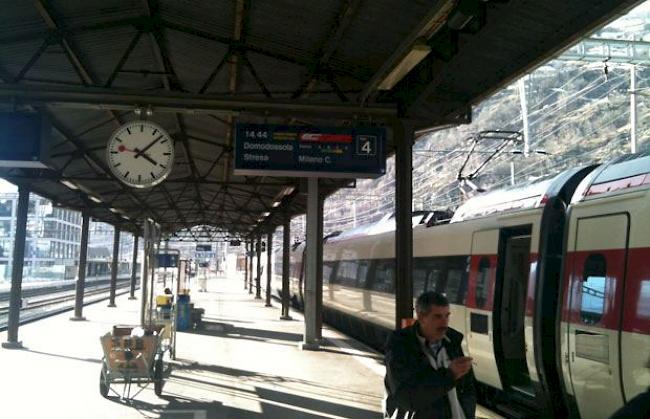 Wegen einer Fahrleitungsstörung war der Bahnhof Brig am Montag zeitweise nur beschränkt befahrbar. (Archiv)