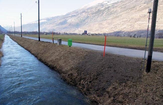 1. April: Nach den Befunden der Ärzten für Umweltschutz hat die Lonza nicht nur Quecksilber, sondern eine Vielzahl an chemischen Stoffen in den Grossgrundkanal geleitet.