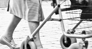 Unerl&auml;ssliche Gehhilfen. Gut ausw&auml;hlen, den eigenen Bed&uuml;rfnissen anpassen und richtig handhaben. 