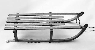 Auf Kufen davon. Der popul&auml;re &laquo;Davoser&raquo; wurde im 19. Jahrhundert aus leichten norwegischen Schlitten entwickelt.   