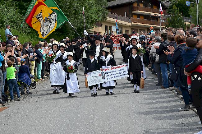 Festumzug 74. Oberwalliser Tambouren- und Pfeiferfest in Bürchen