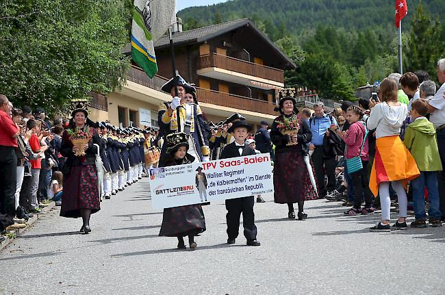 Festumzug 74. Oberwalliser Tambouren- und Pfeiferfest in Bürchen