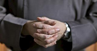 Ein Ordensbruder im Gebet. (Symbolbild)