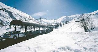 Der Autoverlad Furka wird am Freitagabend eingestellt. (Archiv)