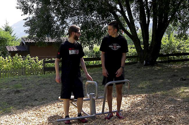 Manche der Fitnessgeräte können gar paarweise benutzt werden.