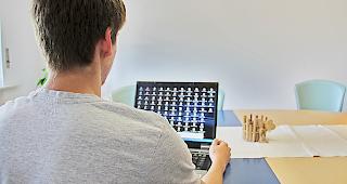 Ein junger Oberwalliser wurde Opfer eines Betr&uuml;gers im Internet.