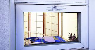 Im Spital Einsiedeln wurde 2001 das erste Babyfenster der Schweiz eingerichtet.