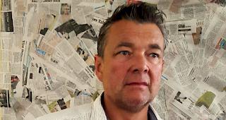 Mitbegr&uuml;nder Aldo Rotzer vor seiner Open-Air-Collage