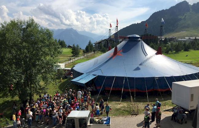 Der Circus Harlekin gastiert diese Woche auf der Riederalp.