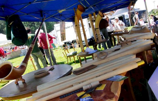 Am Stand von François Morisod kann man die Alphornherstellung genau verfolgen.