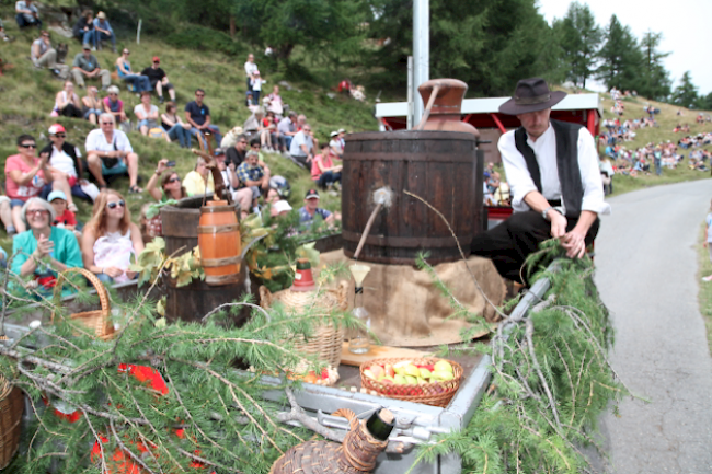 Eine Walliser Tradition: Das «Schnappsbrennu». 