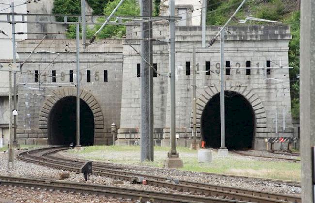 Tor nach Süden. Einfahrt in den Simplontunnel von Brig aus.