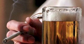 Die Organisationsstruktur beg&uuml;nstige die Versorgung suchtkranker Menschen. (Symbolbild)