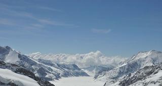 Auch Gletscher haben sich allgemein langsamer bewegt.