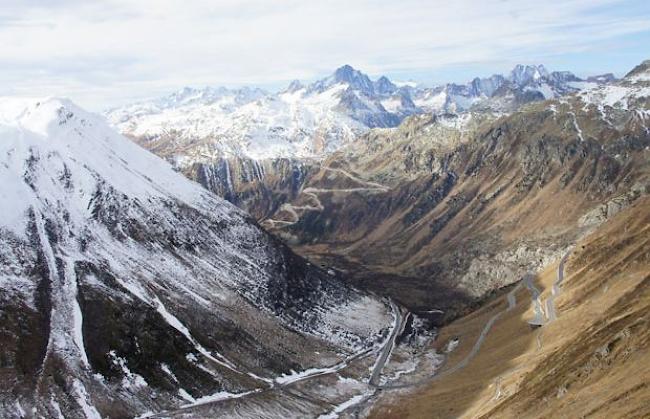 Die Passstrassen über Furka, Grimsel und Nufenen werden am Freitagabend gesperrt.