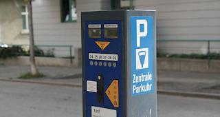 Eine zentrale Parkuhr in Brig