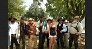 Lucille Fux unter Cowboys