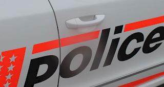 Nach einem Polizeinotruf haben Beamte in einer Wohnung in Siders einen Toten vorgefunden. Inzwischen ist eine tatverd&auml;chtige Person festgenommen worden.