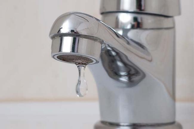 In Leukerbad fliesst derzeit verunreinigtes Wasser in die Haushalte. 