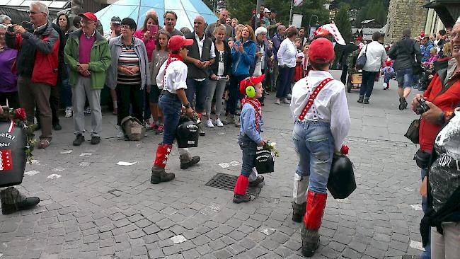 Impressionen des Umzugs in Zermatt anlässlich des 47. Folklore Festivals. 