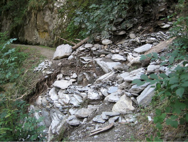 Die Niwärch-Suone ist eine der eindrücklichsten Walliser Wasserleitungen: Sie wurde stark beschädigt. (Andreas Gossweiler)