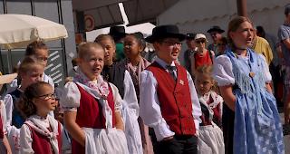 Schnappsch&uuml;sse aus Siders, wo heute Samstag das 56. Walliser Joldertreffen &uuml;ber die B&uuml;hne geht.